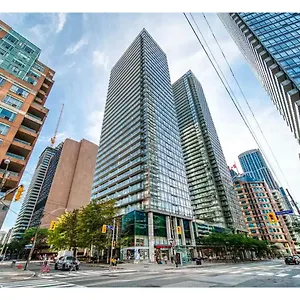 Comfy 1 Bedroom & Den In Downtown 1 Queen & 1 Single Bed Apartment Toronto