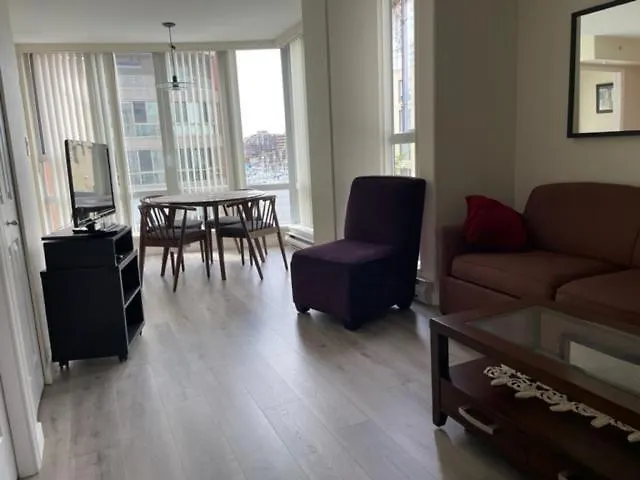 Apartment 1Bd+Den Condo, With Free Parking In Downtown! Vancouver